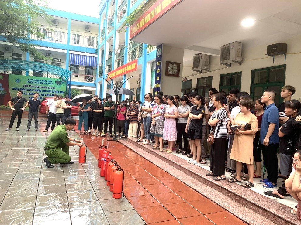 Quận Lê Chân: Huấn luyện nghiệp vụ PCCC và CNCH cho các hộ gia đình nhà ở kết hợp kinh doanh